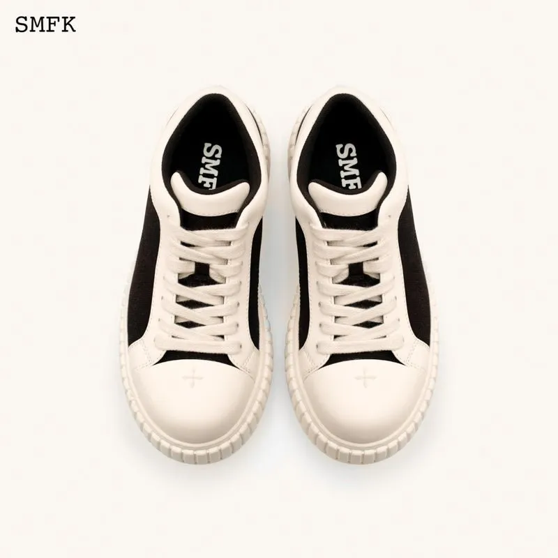 Compass Hug Skater Shoes Black And White